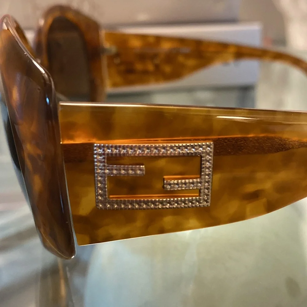 Fendi sunglasses - Picture 9 of 15